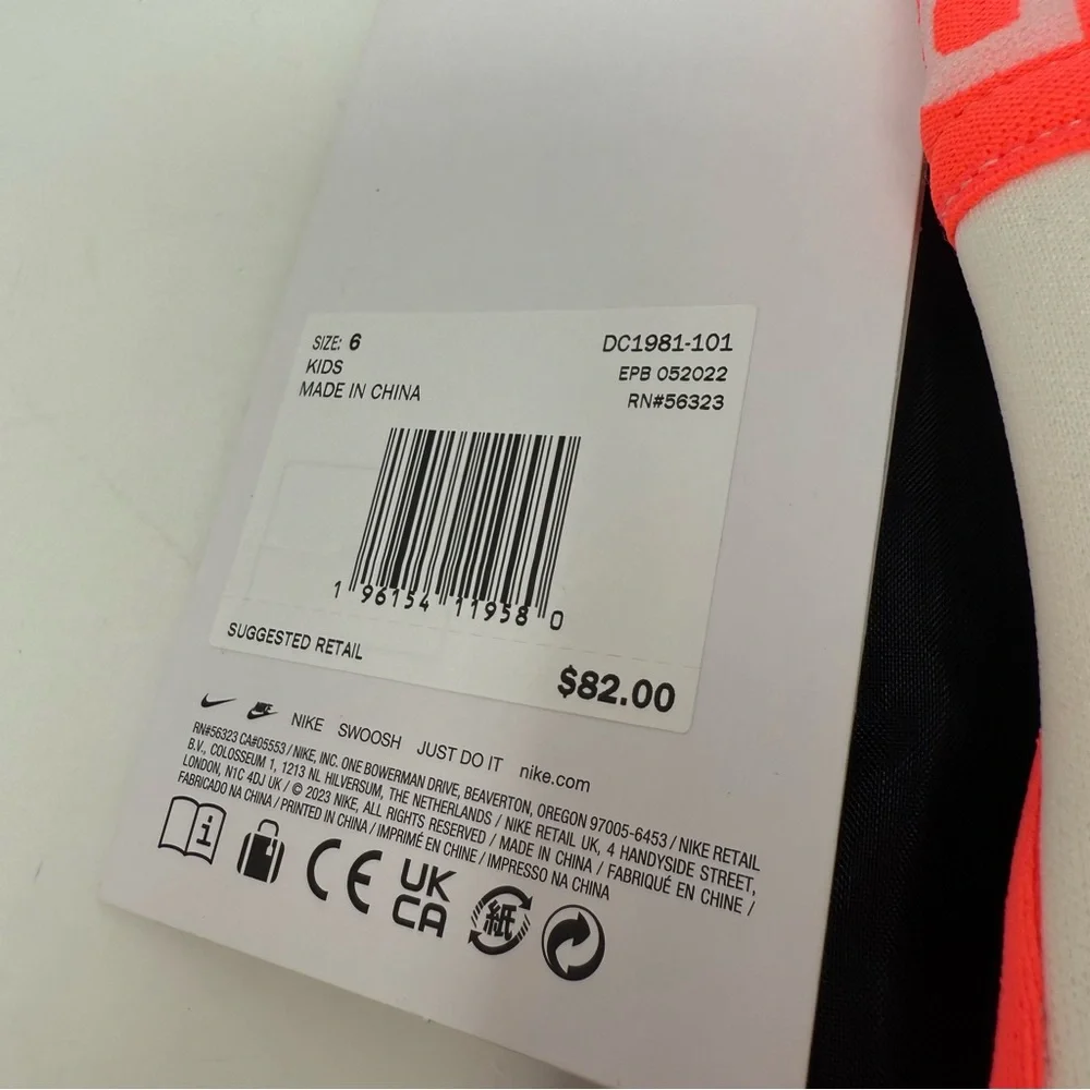 Nike GK Mercurial Touch Victory Soccer Gloves DC1981-101 Size 6 Ivory Neon blue